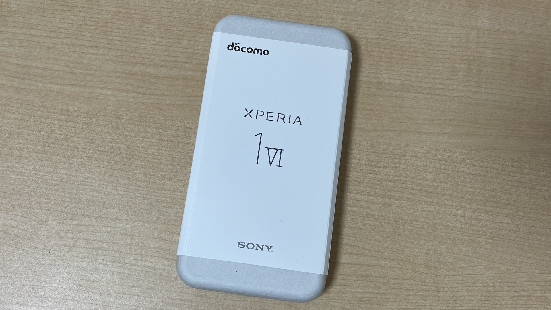 Xperia 1 VIの外箱、パッケージ
