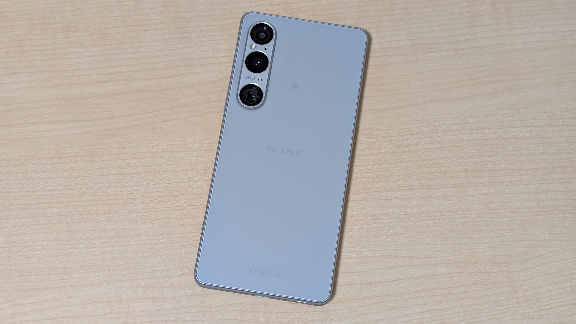 Xperia 1 VI、プラチナシルバー