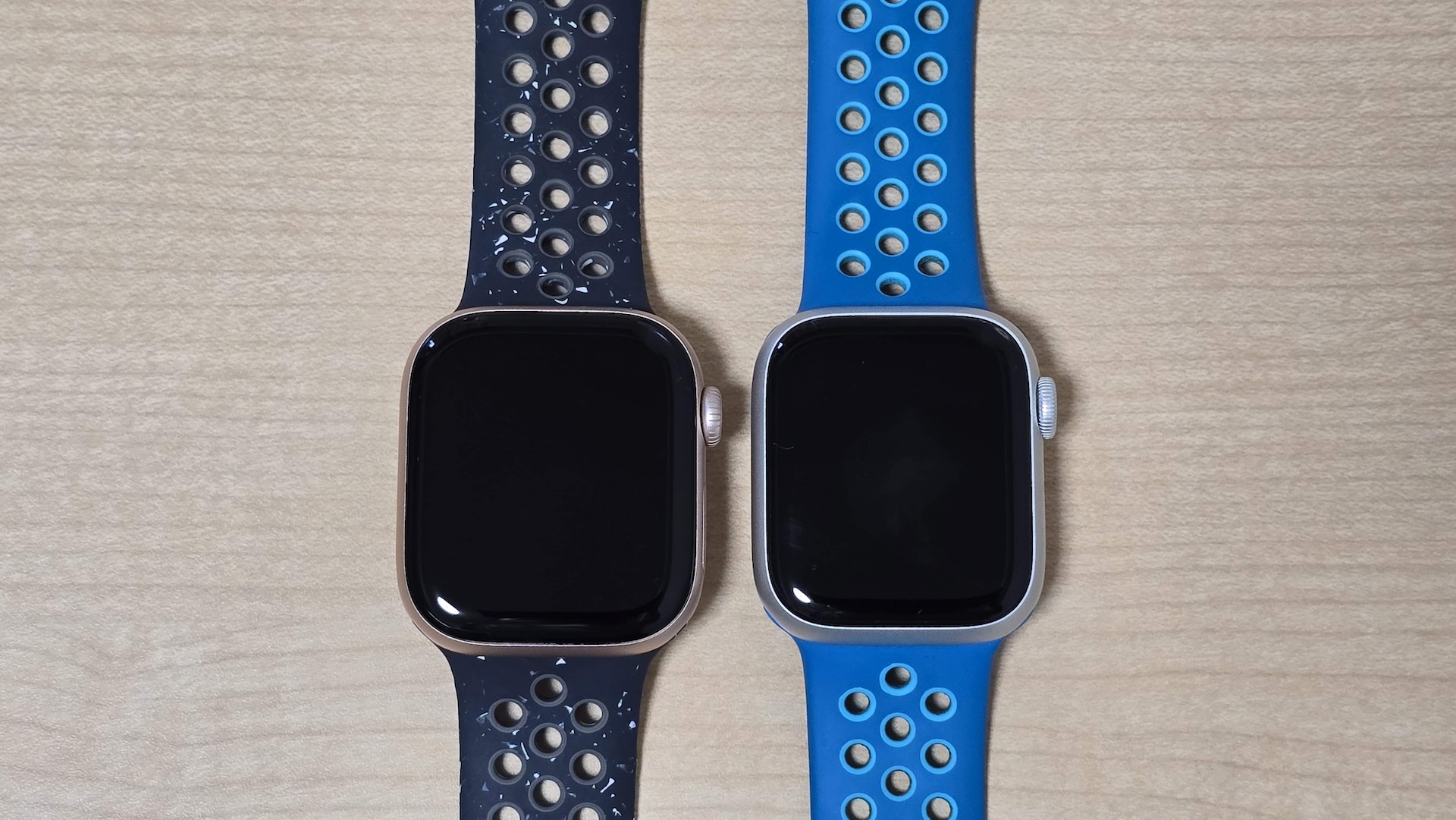 サイズ。左がApple Watch 10の42mmで、右がApple Watch 9の41mmで