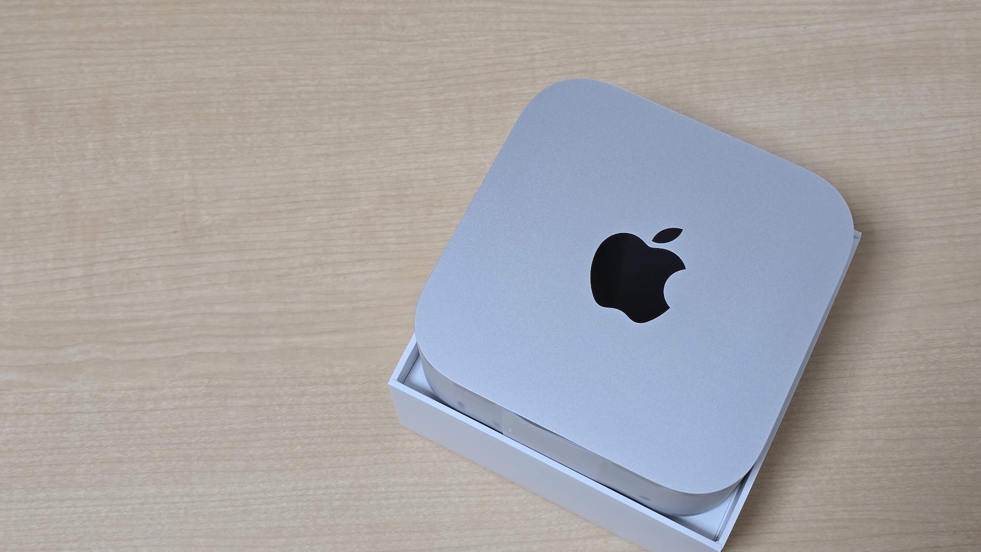 開封すると、M4 Mac mini（2024）