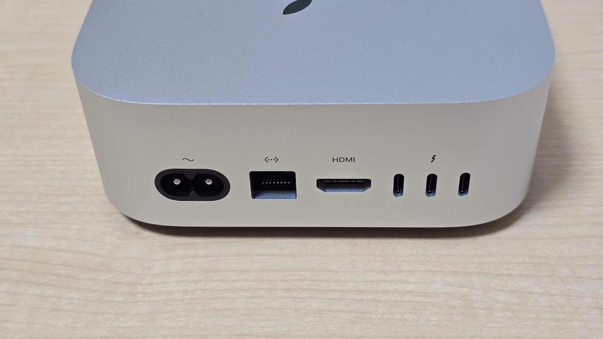 M4 Mac mini（2024）の背面