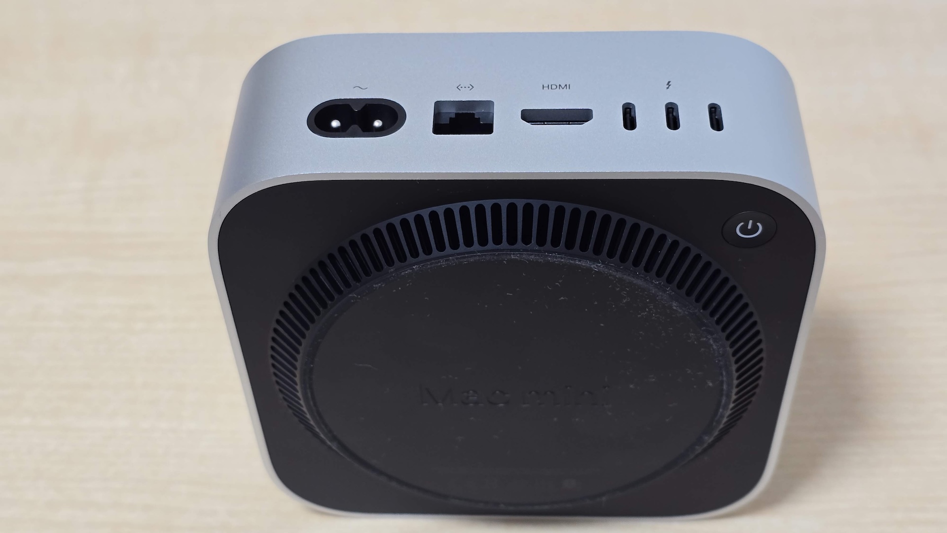 M4 Mac mini（2024）の電源ボタン