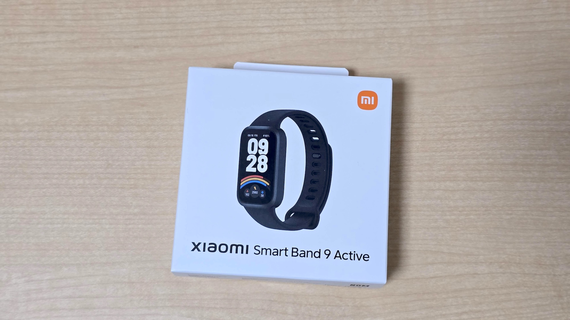 Xiaomi Smart Band 9 Activeのパッケージ、外箱