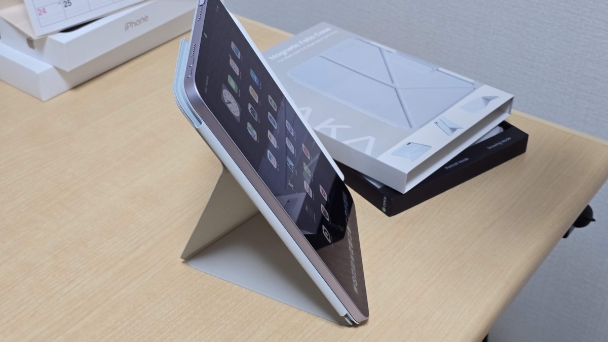 PITAKA iPad mini7 MagEZ Folio 2ケース。縦置き