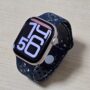 Apple Watch Series 10、ローズゴールド。Nikeスポーツバンド。ミッドナイトスカイ。42mm